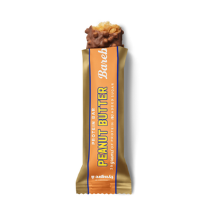 La barrita proteico peanut butter de barebells abierta, con el interior a la vista