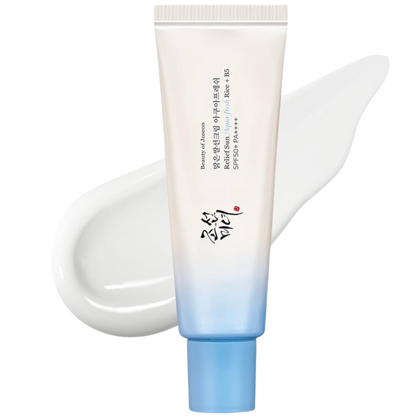 Relief Sun Aqua Fresh de Beauty of Joseon junto a una muestra de su textura blanca