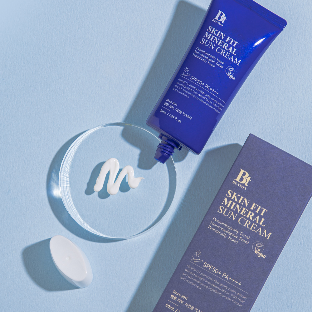 Protector solar Benton Skin Fit Mineral Sun Cream SPF50+, tubo azul de 50 ml