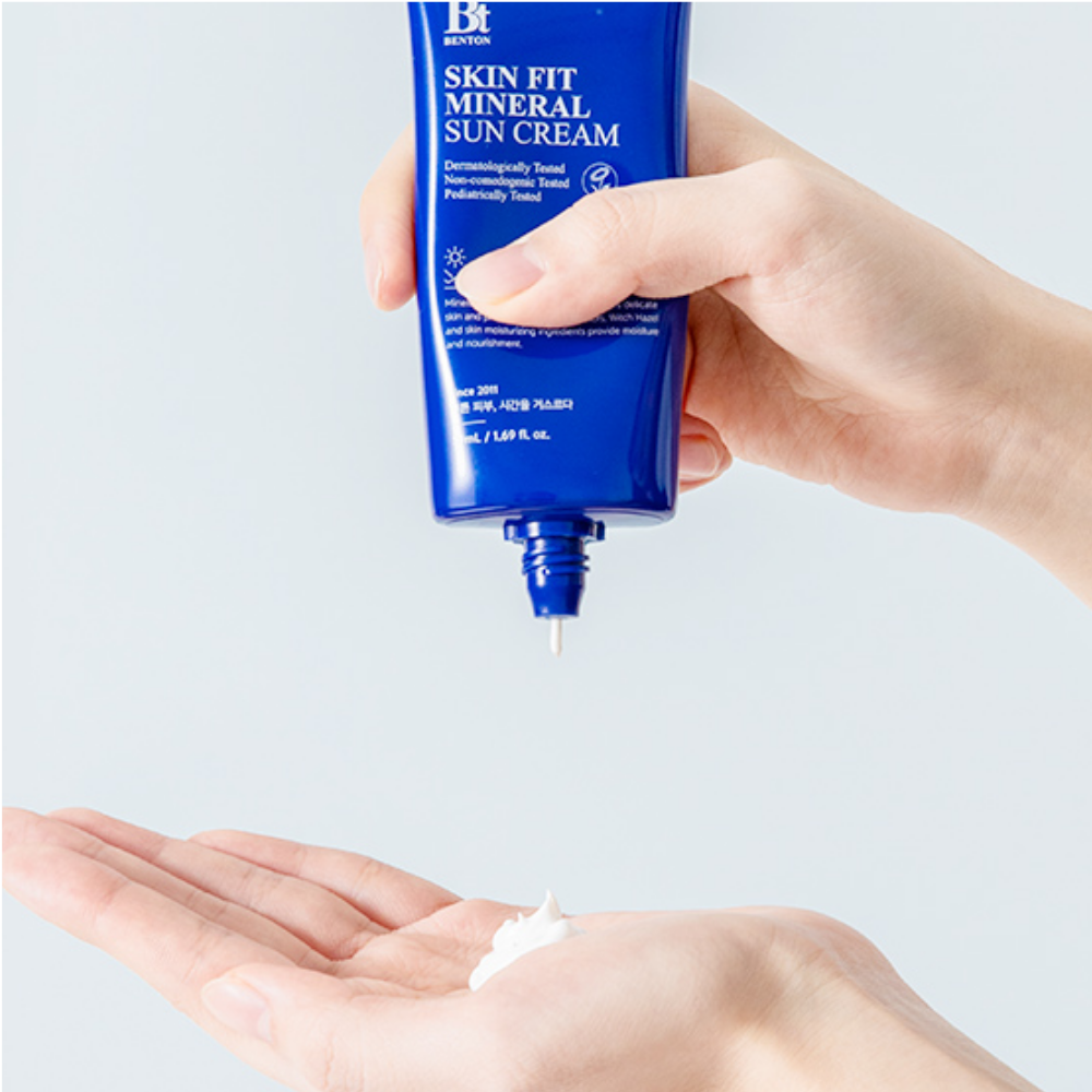 Protector solar Benton Skin Fit Mineral Sun Cream SPF50+, tubo azul de 50 ml
