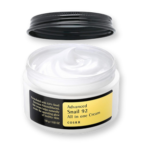 Tarro abierto de la crema COSRX Snail 92 con su textura blanca