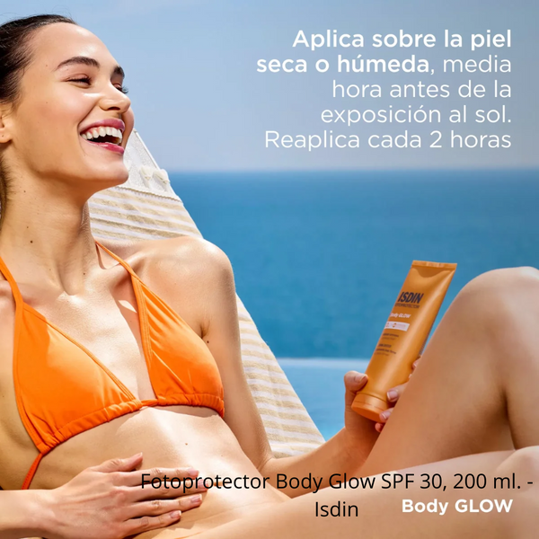 Aplicación del Body Glow SPF 30 de ISDIN sobre la piel seca o húmeda