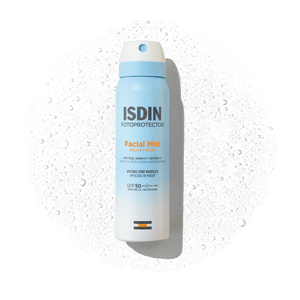 Protector Solar Facial SPF50 en Bruma 100ml de ISDIN junto a su textura