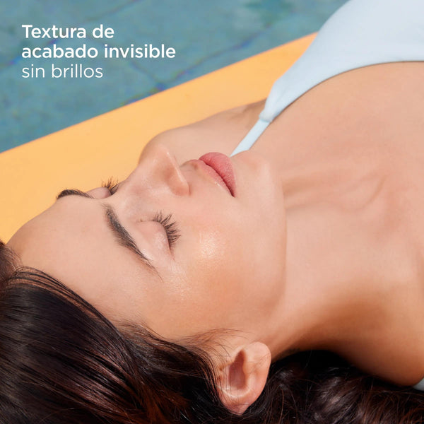 Textura de Protector Solar SPF50 Stick Invisible 10g de ISDIN