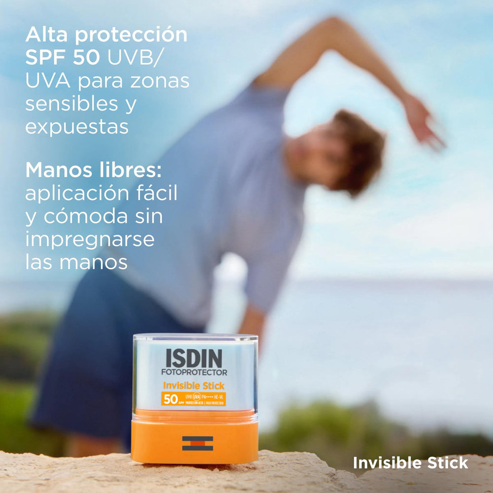 Protector Solar SPF50 Stick Invisible 10g de ISDIN junto a su textura