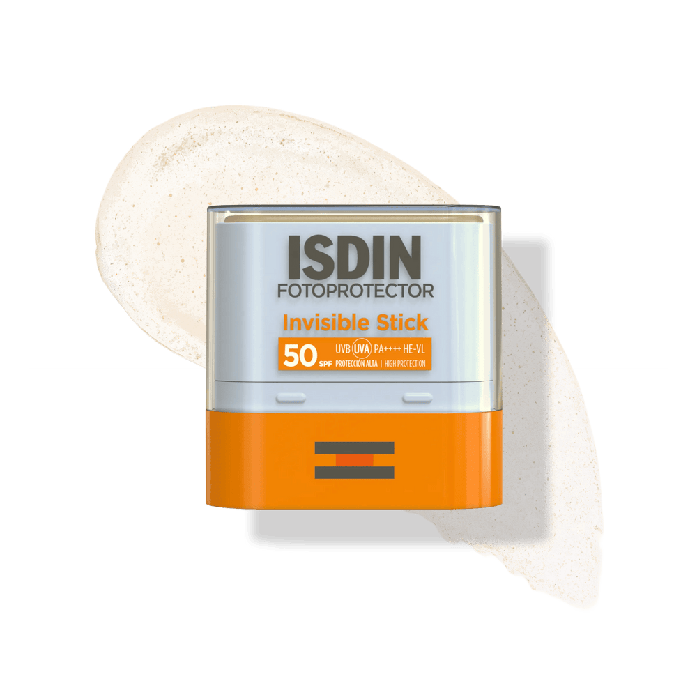 Protector Solar SPF50 Stick Invisible 10g de ISDIN junto a su textura
