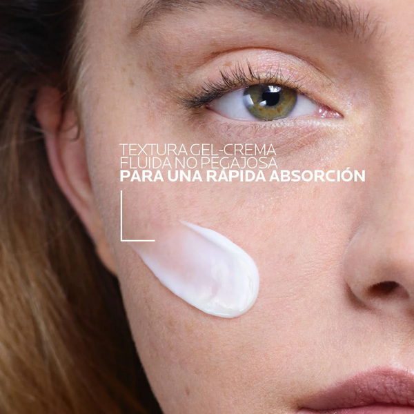 Crema hidratante de La Roche-Posay aplicada sobre la piel