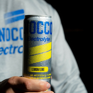 NOCCO Electrolytes sabor limón en un ambiente de entrenamiento