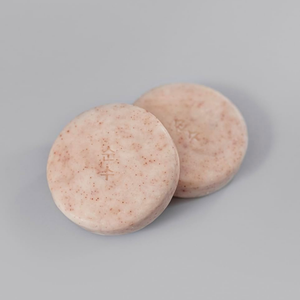Dos pastillas del Champú Sólido Pantenol y Coco de Ondo