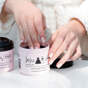 Exfoliante corporal Ziaja Jeju, imagen de uso