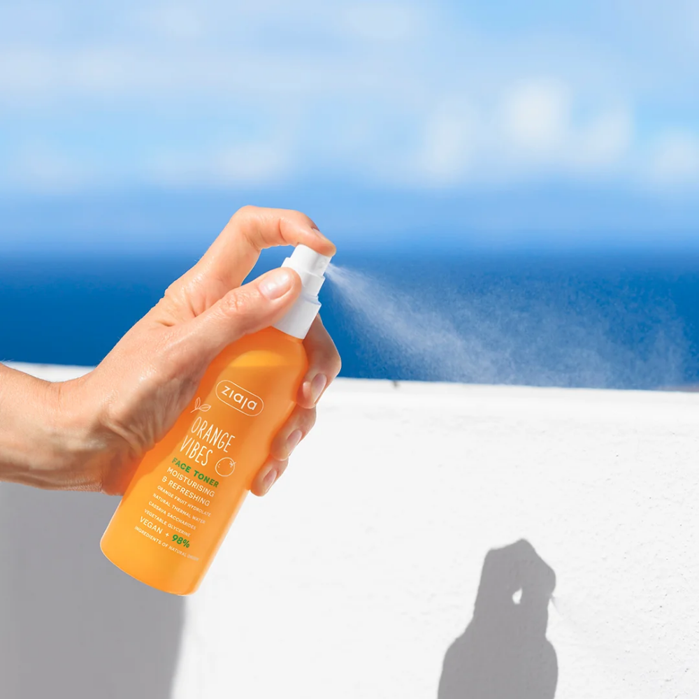 Tónico facial Orange Vibes de Ziaja, frasco de 190 ml