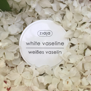 Vaselina blanca de Ziaja, imagen de ambiente